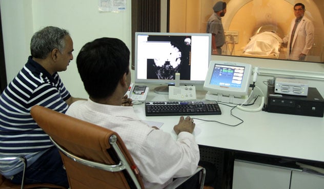 MRI Service Facility Dr Gulati control room